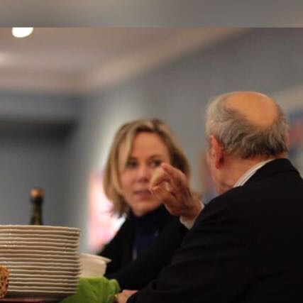 Rachel, écoutant une histoire...